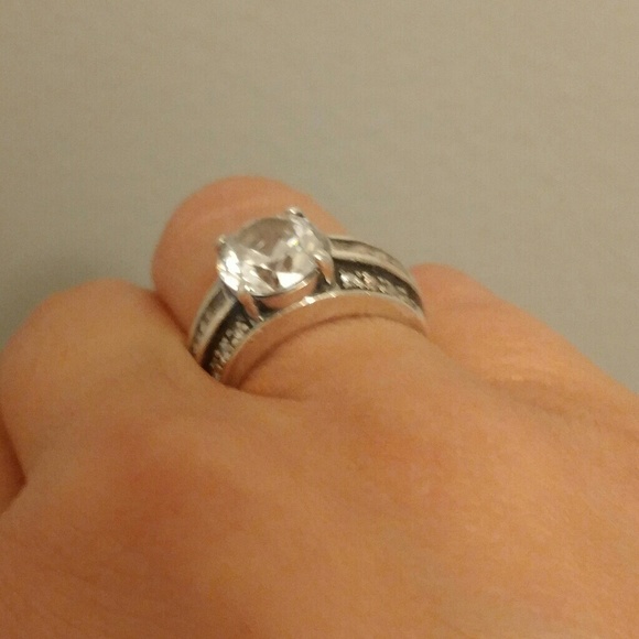 PRETTY VINTAGE FAUX DIAMOND RING 💎 - Picture 2 of 8